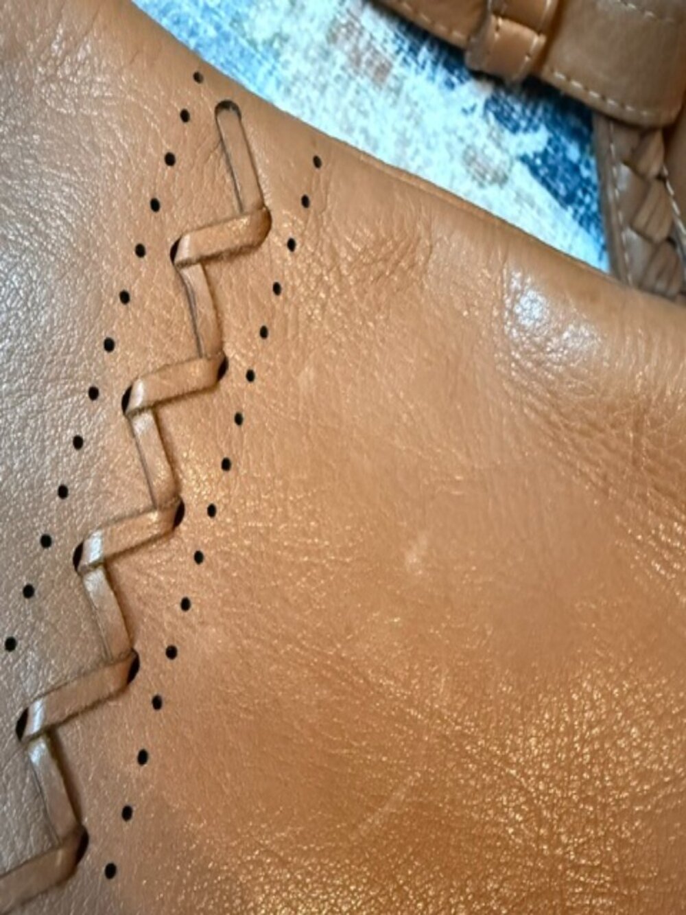 HOBO Sheila Crossbody in Harvest Wheat - Picture 8 of 9